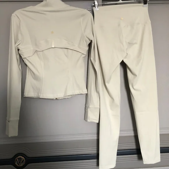 Lululemon Set White W/ Gold Zipper - Picture 2 of 2